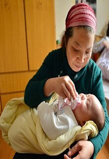 dịch vụ chăm sóc em bé sơ sinh tại nhà